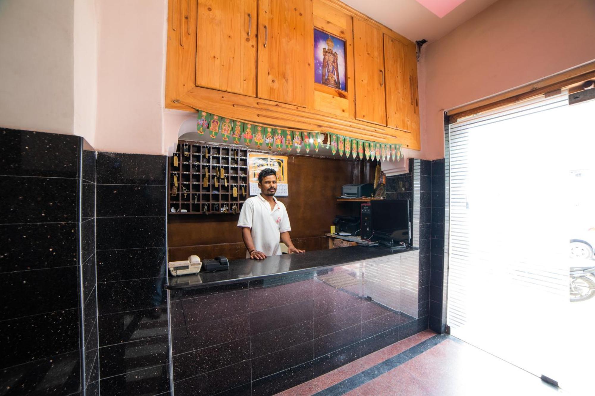 Hotel O Sree Radha Lodge Near Snow World Secundurabad Exterior foto